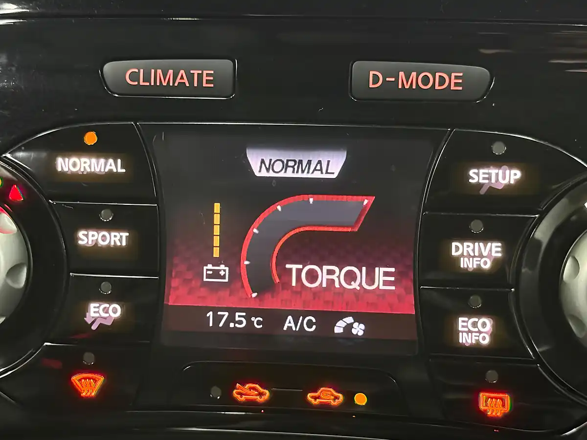 Used 2014 Nissan Juke Tekna Black - Interior and Exterior details 16