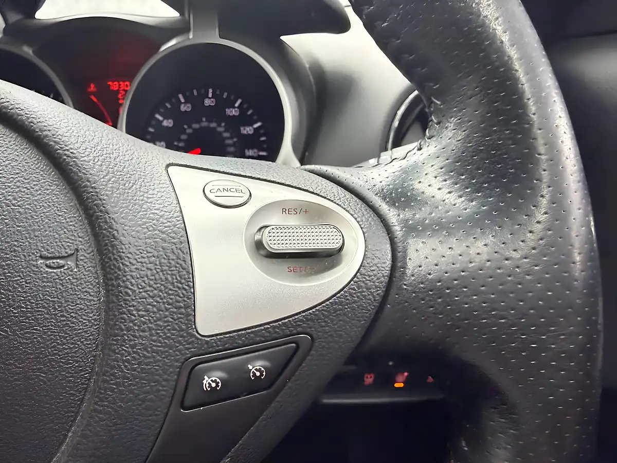 Used 2014 Nissan Juke Tekna Black - Interior and Exterior details 19