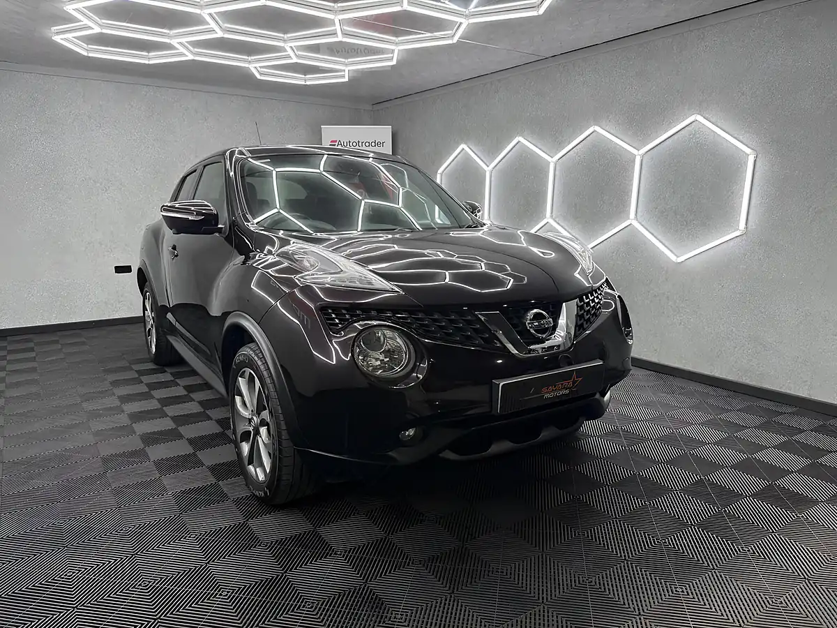 Used 2014 Nissan Juke Tekna Black - Interior and Exterior details 4