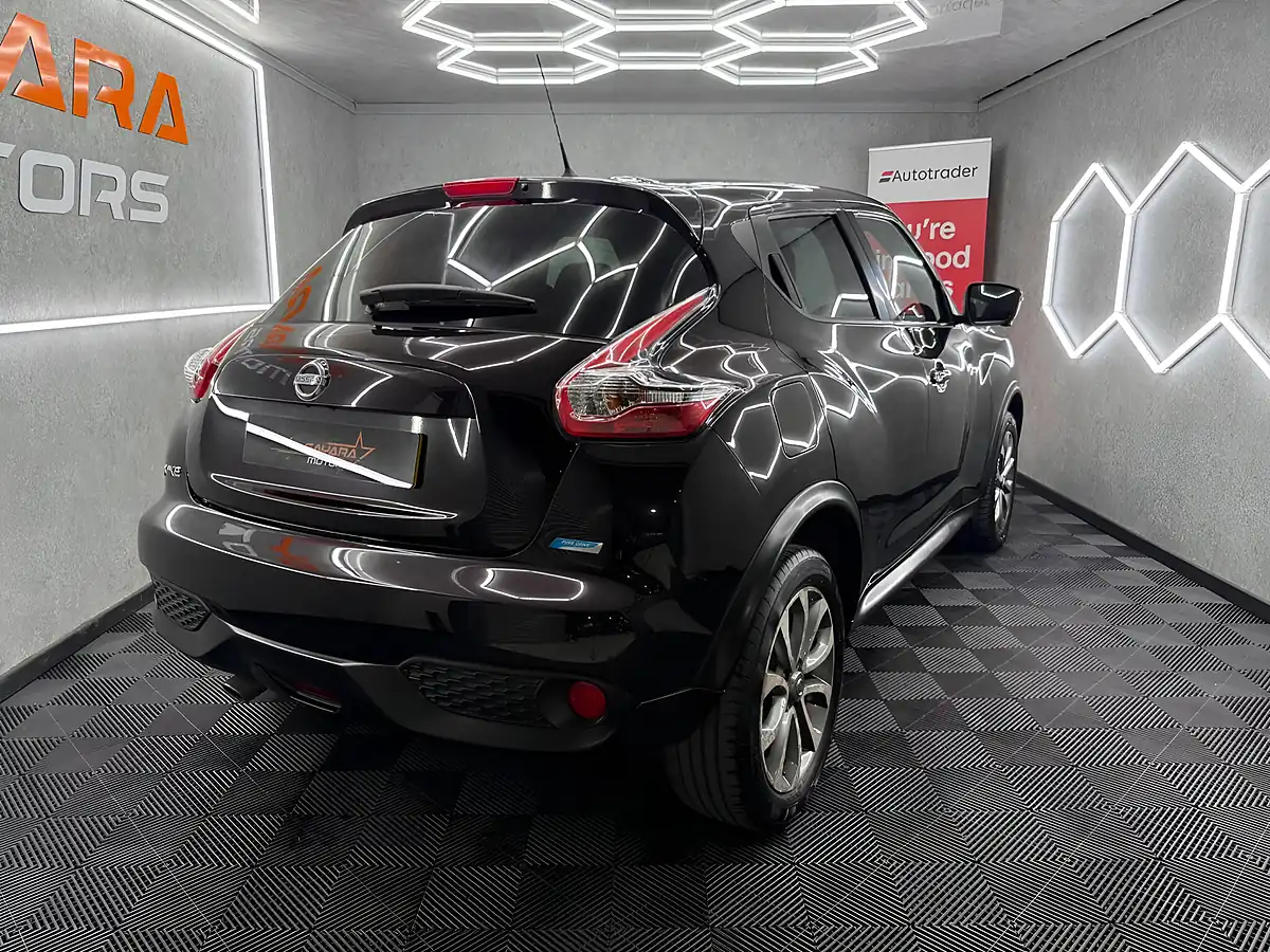Used 2014 Nissan Juke Tekna Black - Interior and Exterior details 8