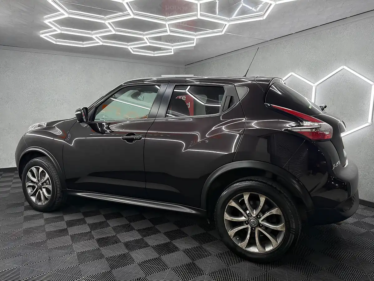 Used 2014 Nissan Juke Tekna Black - Interior and Exterior details 9