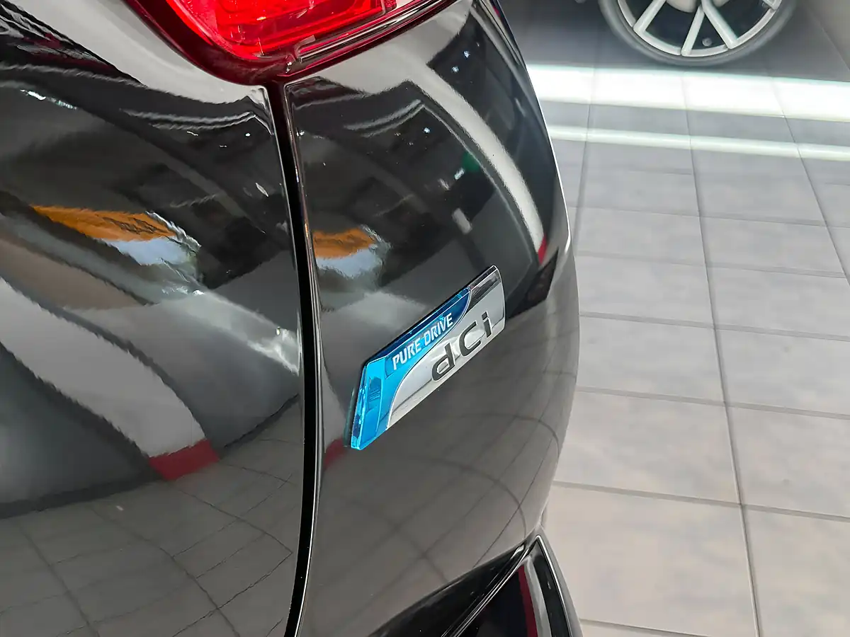 Used 2014 Nissan Juke Tekna Black - Interior and Exterior details 10