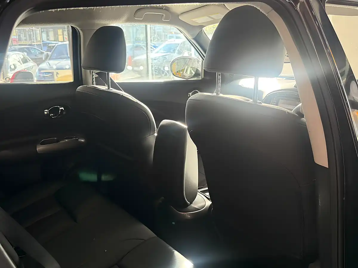 Used 2014 Nissan Juke Tekna Black - Interior and Exterior details 14