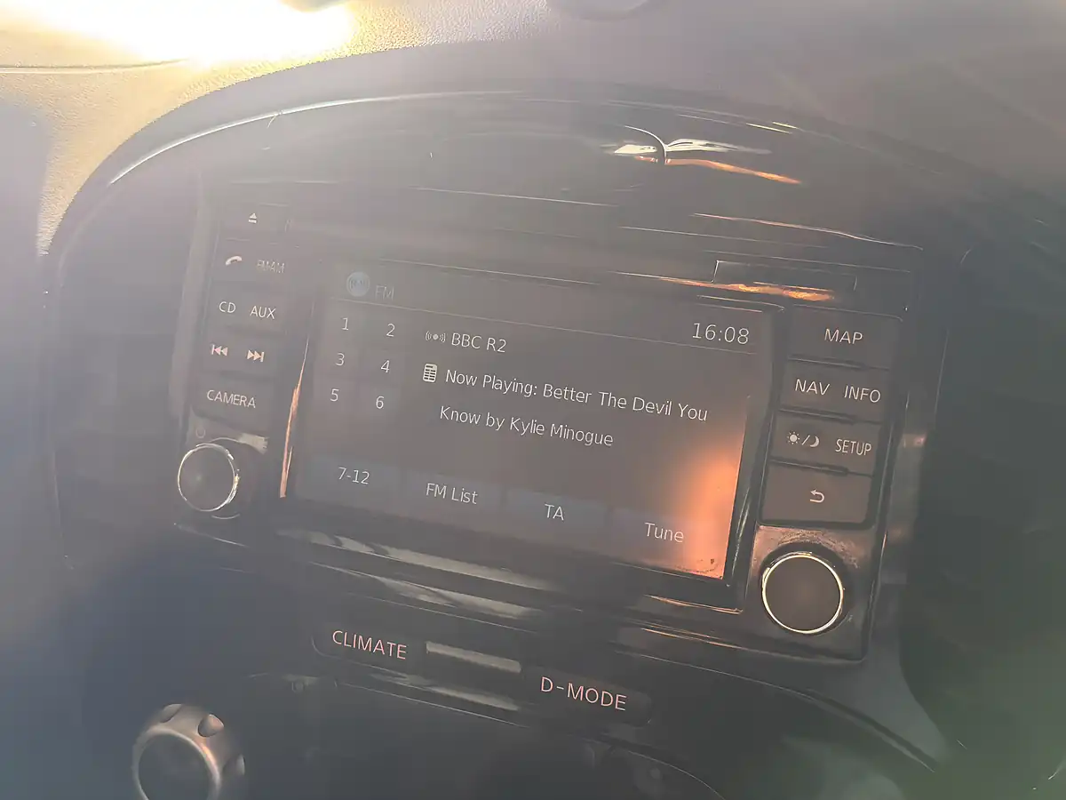 Used 2014 Nissan Juke Tekna Black - Interior and Exterior details 16