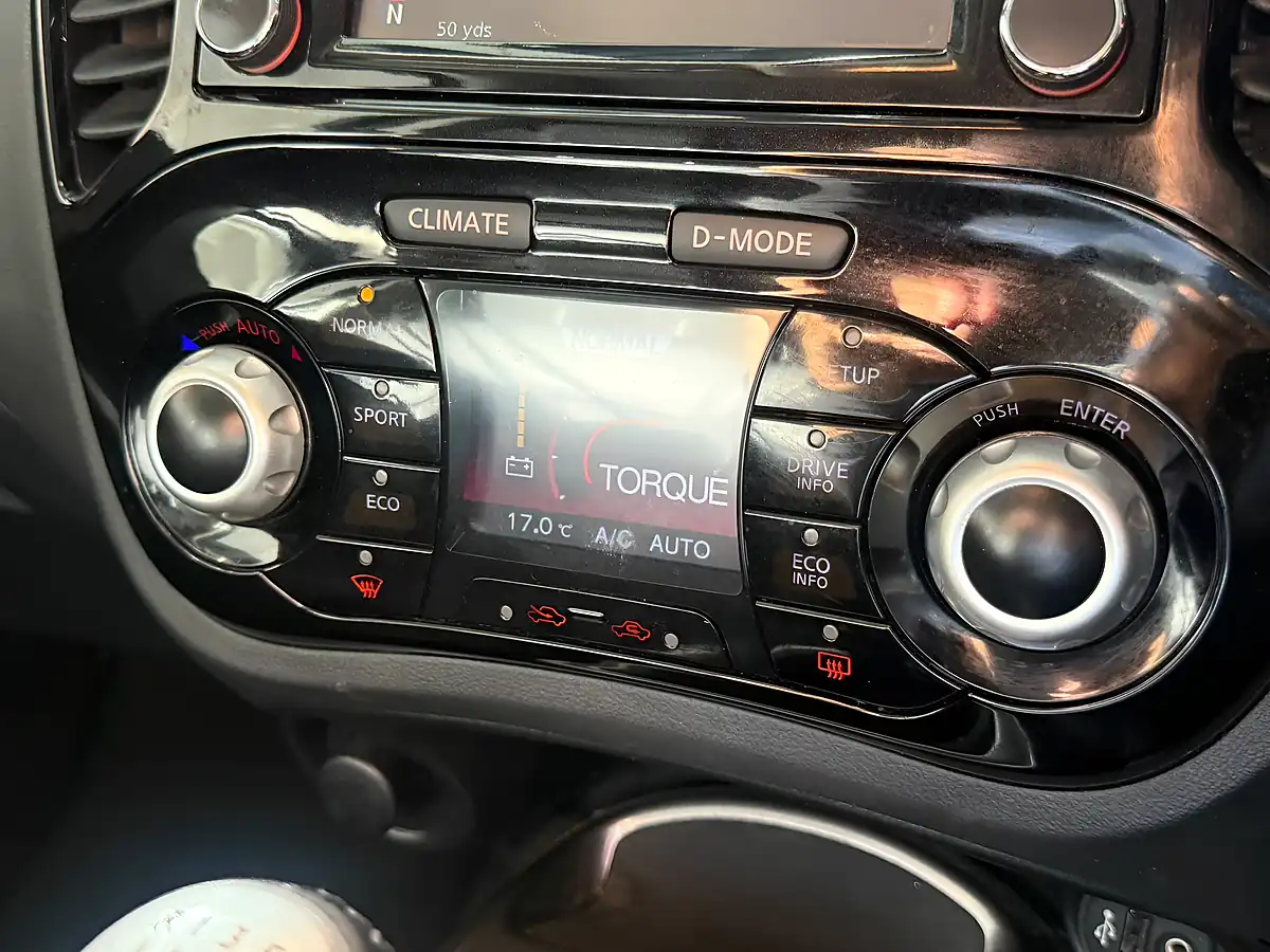 Used 2014 Nissan Juke Tekna Black - Interior and Exterior details 18
