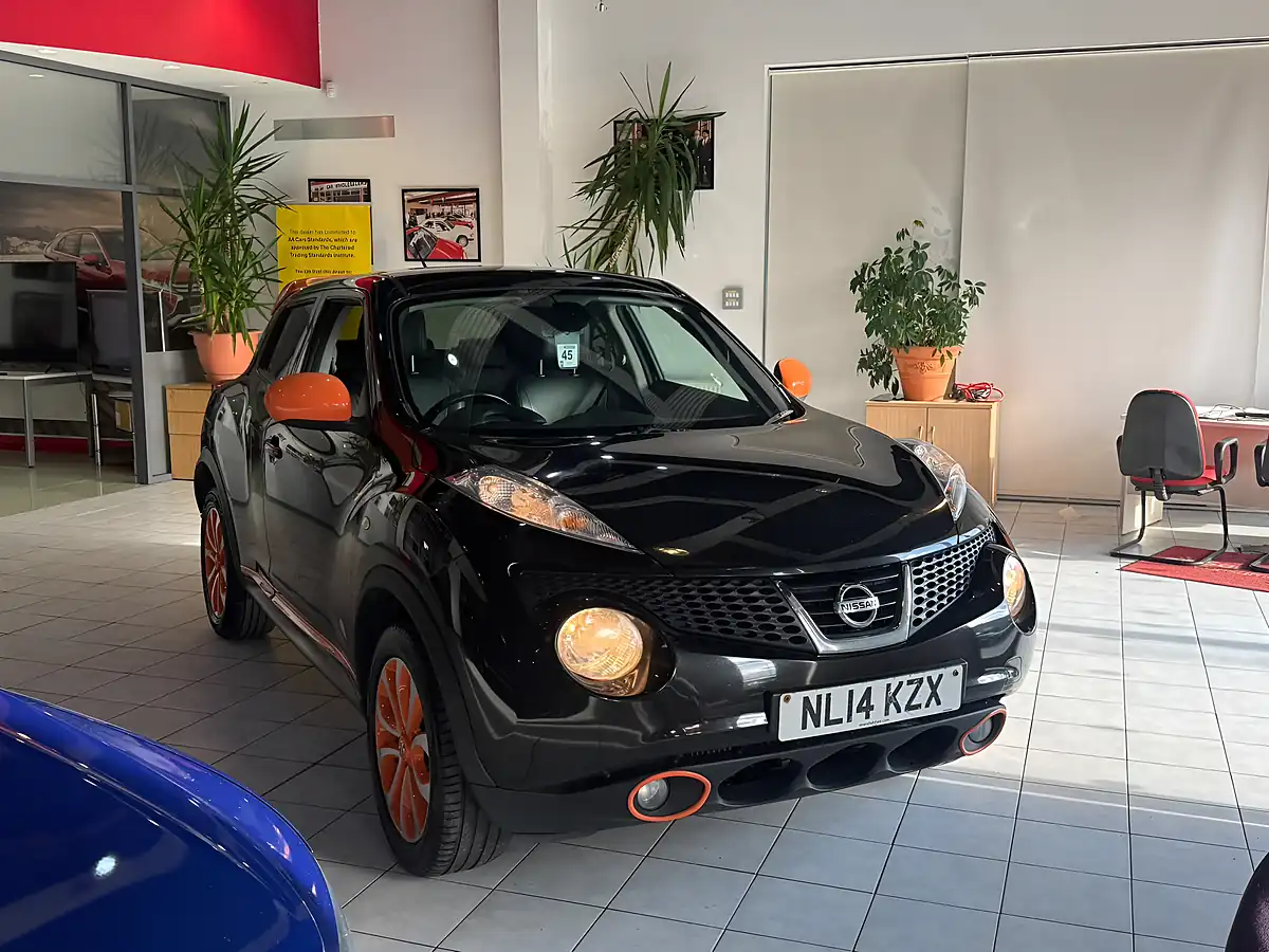 Used 2014 Nissan Juke Tekna Black - Interior and Exterior details 2