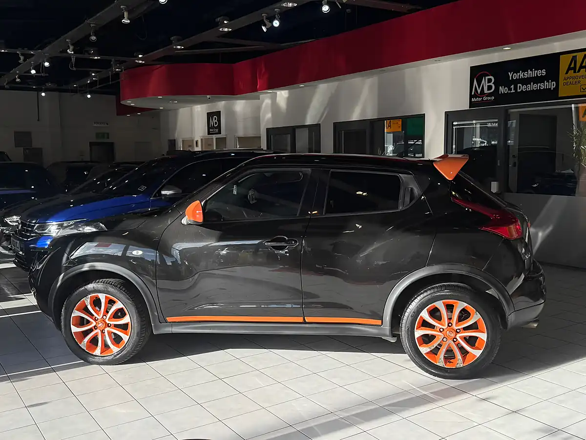 Used 2014 Nissan Juke Tekna Black - Interior and Exterior details 6