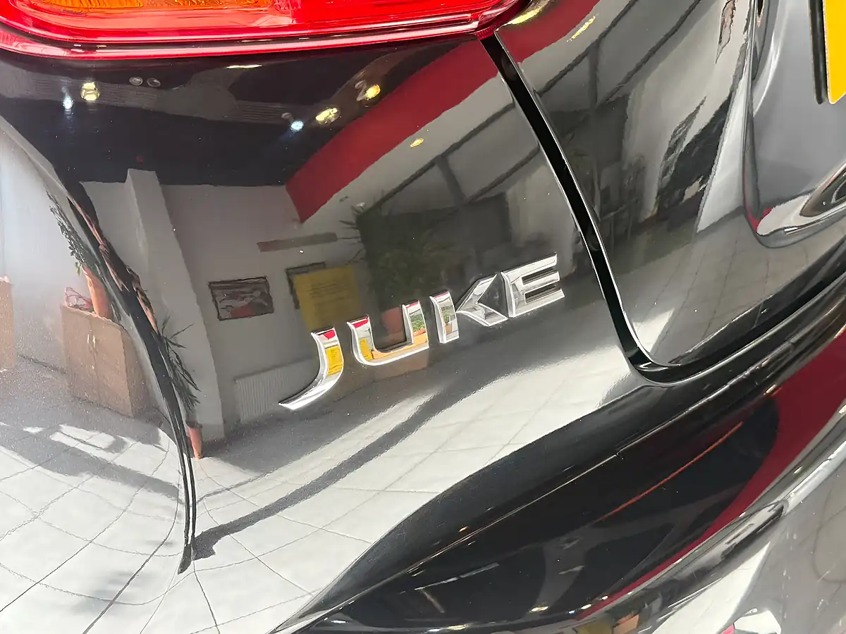 Used 2014 Nissan Juke Tekna Black - Interior and Exterior details 9