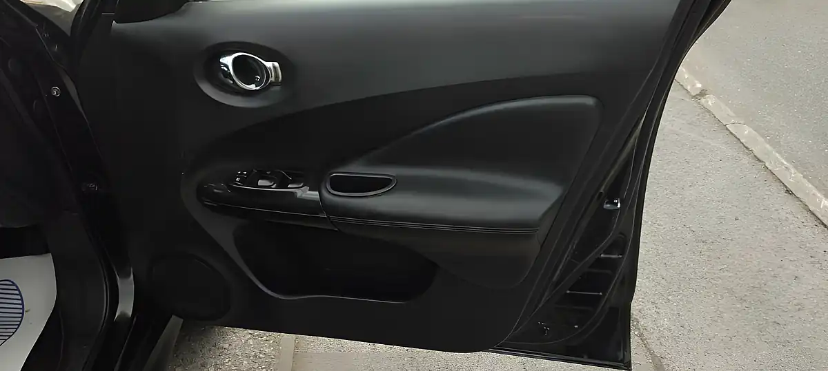 Used 2014 Nissan Juke Tekna Black - Interior and Exterior details 10