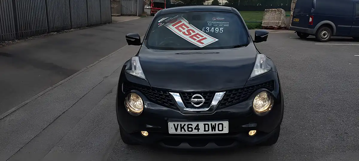Used 2014 Nissan Juke Tekna Black - Interior and Exterior details 7