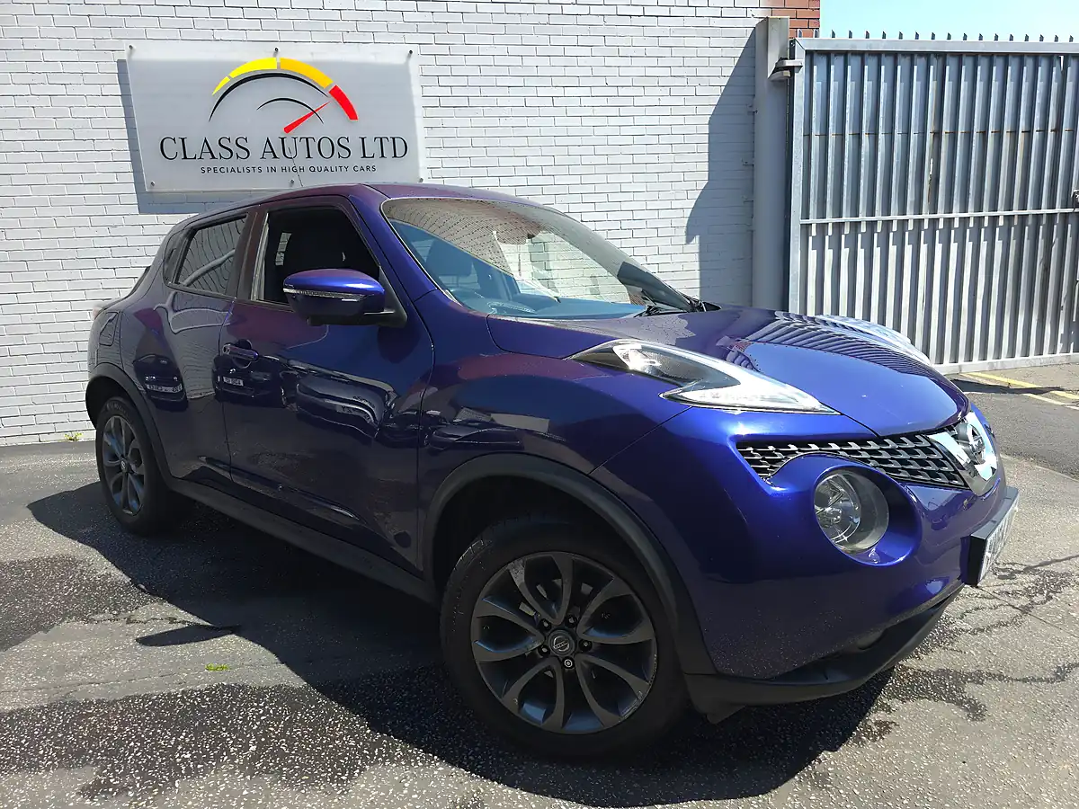 Used 2014 Nissan Juke Tekna Blue - Front View