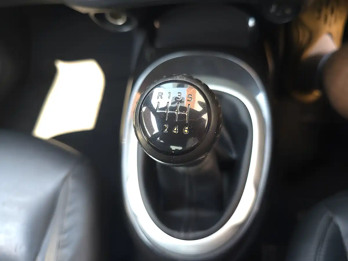 Used 2014 Nissan Juke Tekna Blue - Interior and Exterior details 10