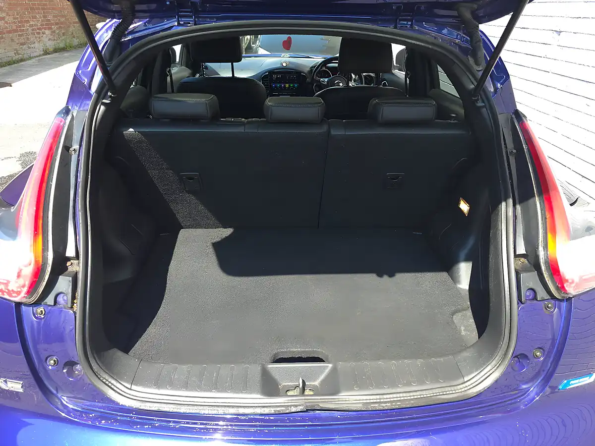 Used 2014 Nissan Juke Tekna Blue - Interior and Exterior details 12