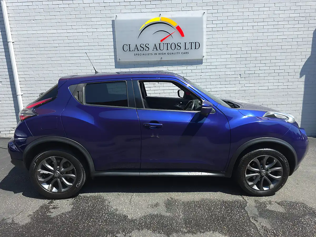 Used 2014 Nissan Juke Tekna Blue - Interior and Exterior details 16