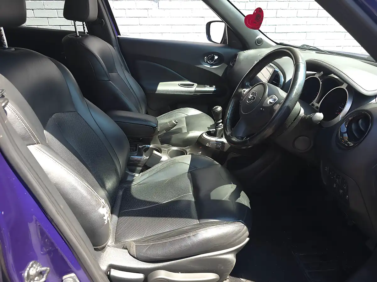 Used 2014 Nissan Juke Tekna Blue - Interior and Exterior details 17
