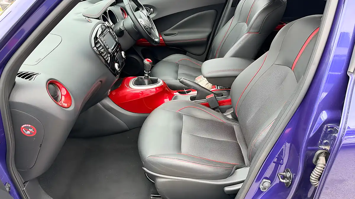 Used 2014 Nissan Juke Tekna Blue - Interior and Exterior details 12