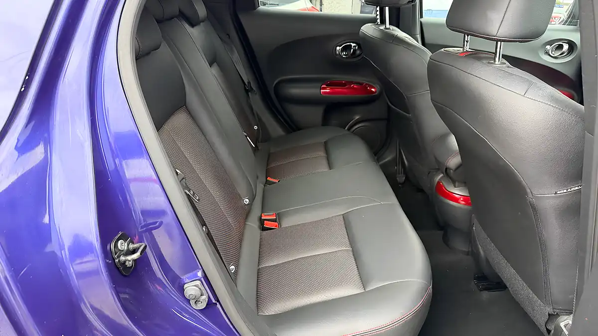 Used 2014 Nissan Juke Tekna Blue - Interior and Exterior details 13