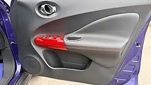 Used 2014 Nissan Juke Tekna Blue - Interior and Exterior details 16