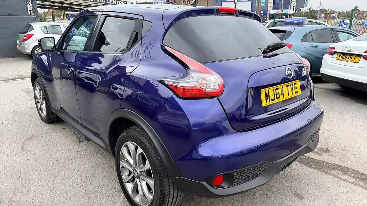Used 2014 Nissan Juke Tekna Blue - Interior and Exterior details 18