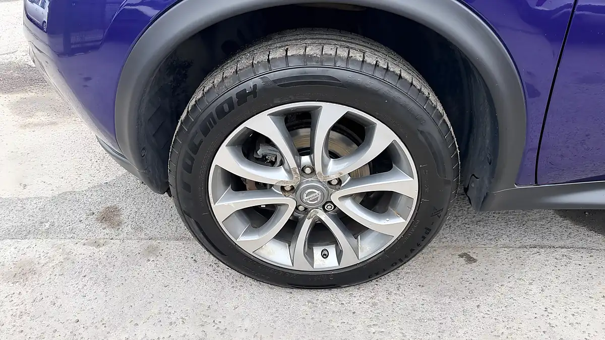 Used 2014 Nissan Juke Tekna Blue - Interior and Exterior details 20
