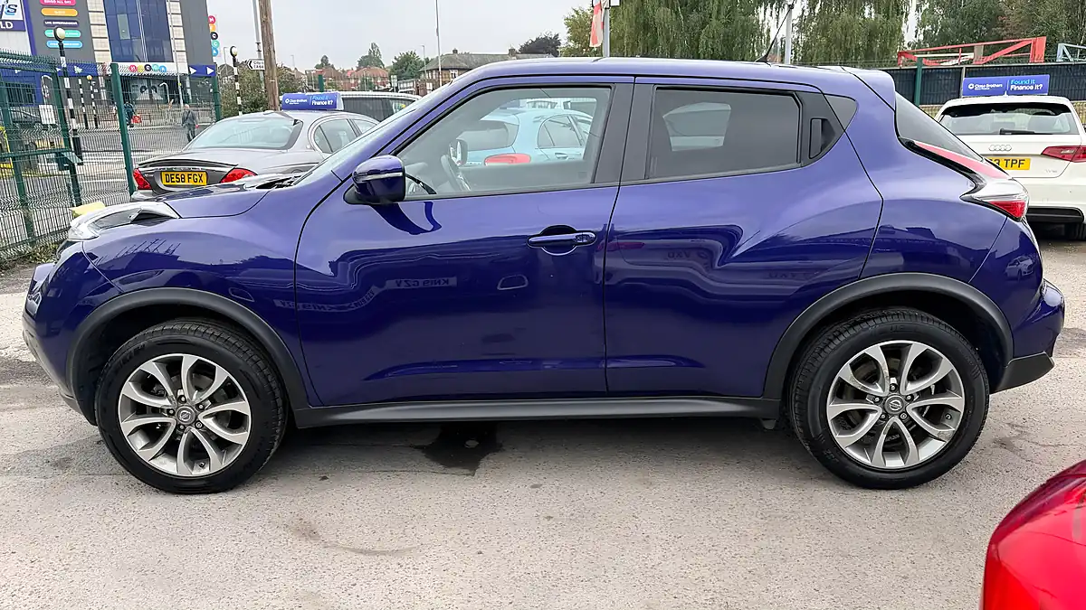 Used 2014 Nissan Juke Tekna Blue - Interior and Exterior details 6