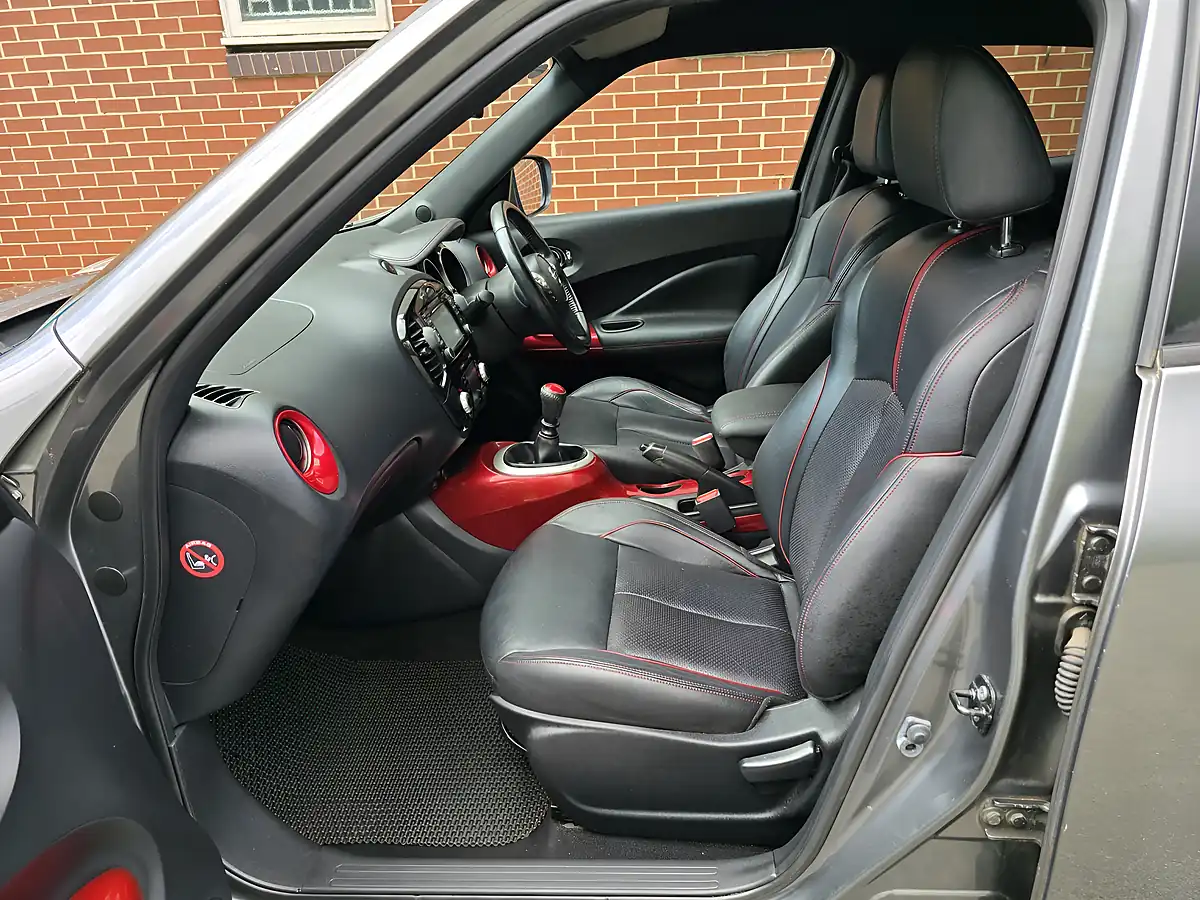 Used 2014 Nissan Juke Tekna Grey - Interior and Exterior details 11