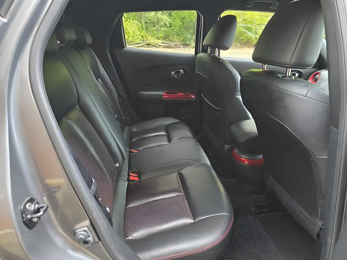 Used 2014 Nissan Juke Tekna Grey - Interior and Exterior details 12