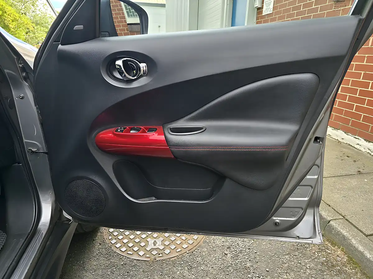 Used 2014 Nissan Juke Tekna Grey - Interior and Exterior details 15