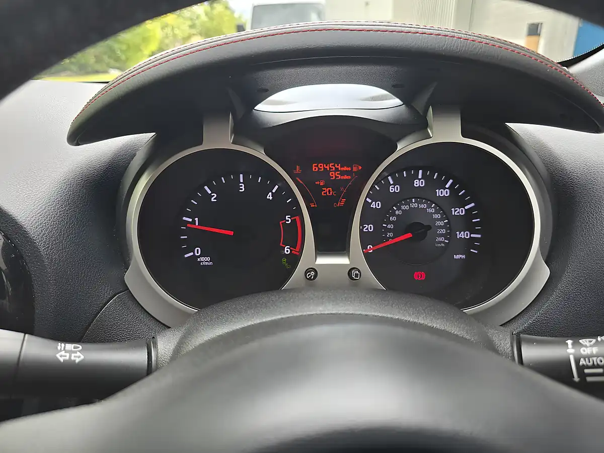 Used 2014 Nissan Juke Tekna Grey - Interior and Exterior details 16