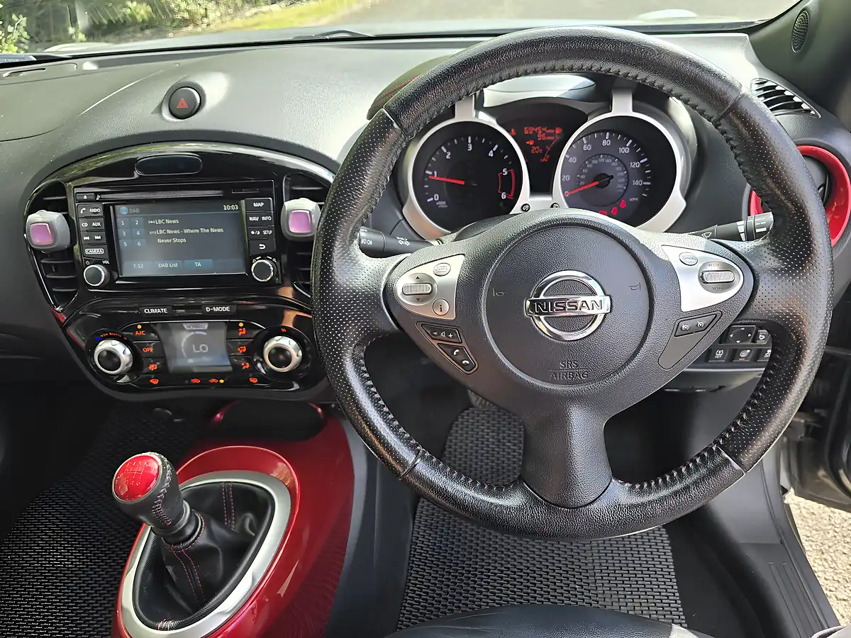 Used 2014 Nissan Juke Tekna Grey - Interior and Exterior details 3