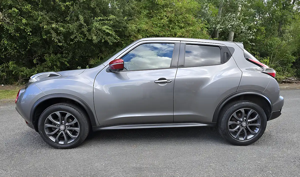 Used 2014 Nissan Juke Tekna Grey - Interior and Exterior details 5