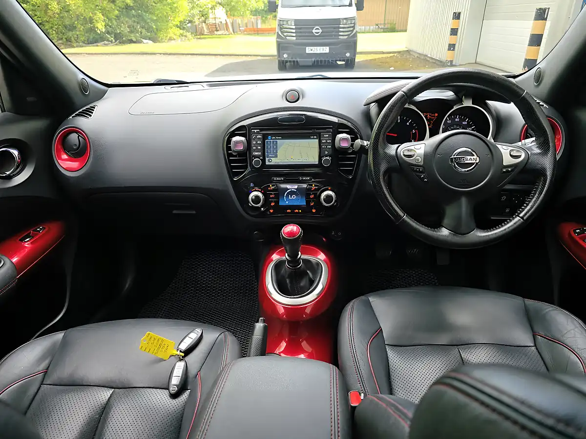 Used 2014 Nissan Juke Tekna Grey - Interior and Exterior details 9