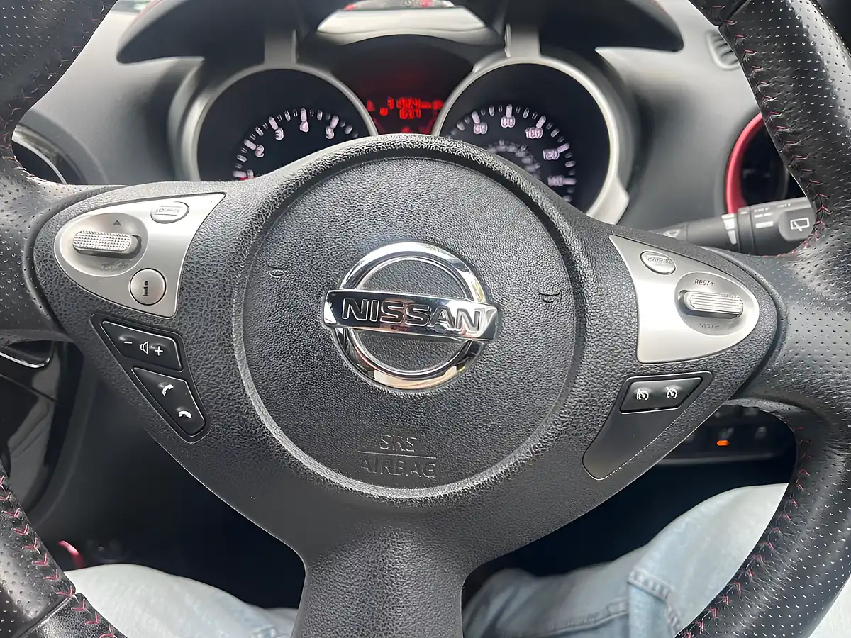 Used 2014 Nissan Juke Tekna Grey - Interior and Exterior details 10