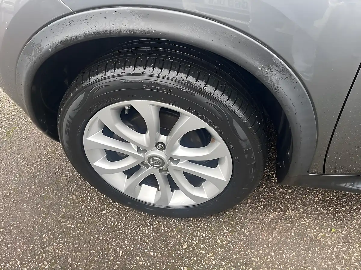 Used 2014 Nissan Juke Tekna Grey - Interior and Exterior details 12