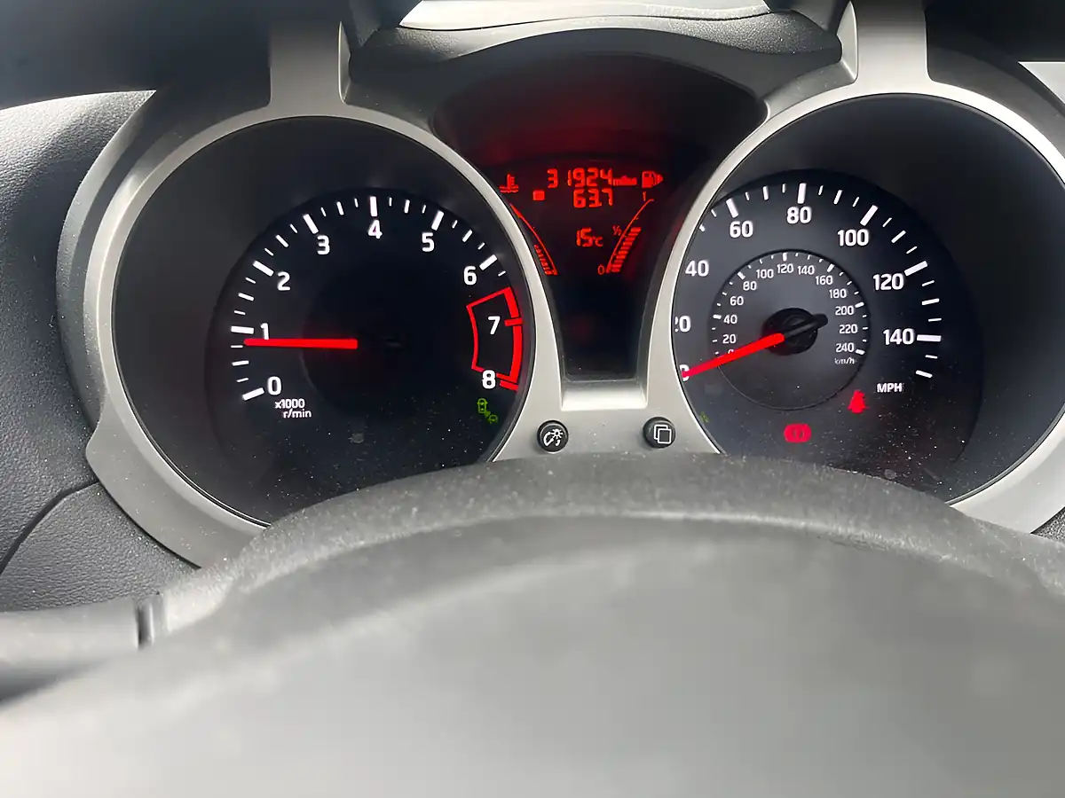 Used 2014 Nissan Juke Tekna Grey - Interior and Exterior details 9
