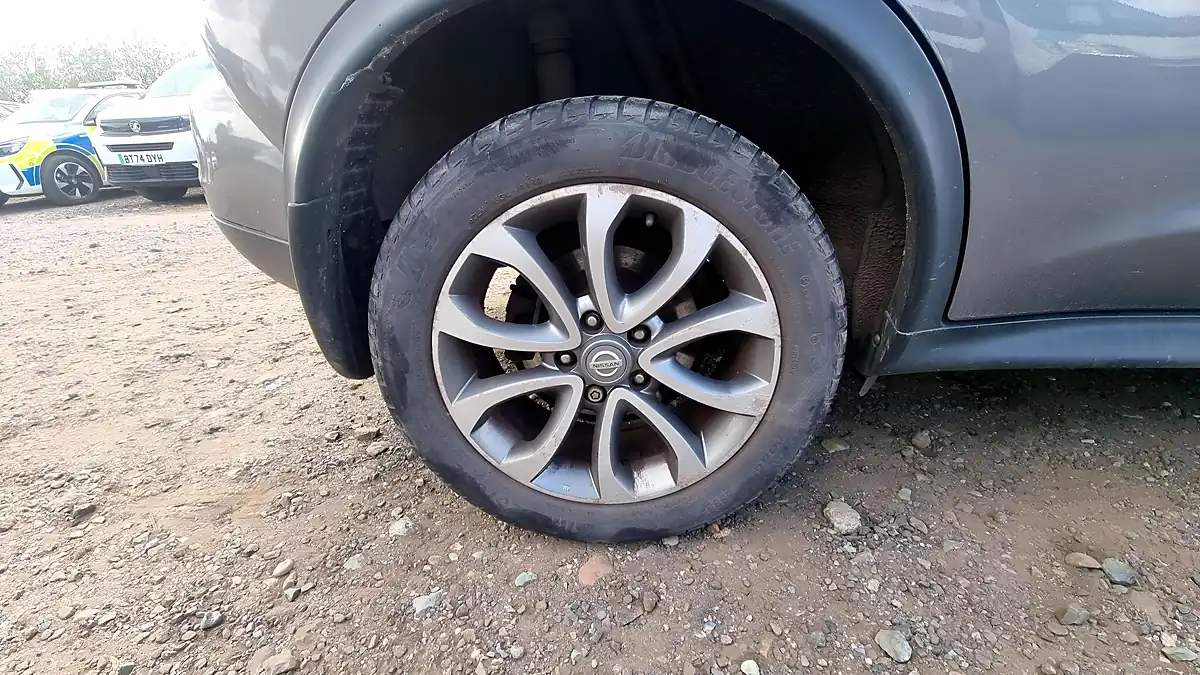 Used 2014 Nissan Juke Tekna Grey - Interior and Exterior details 11