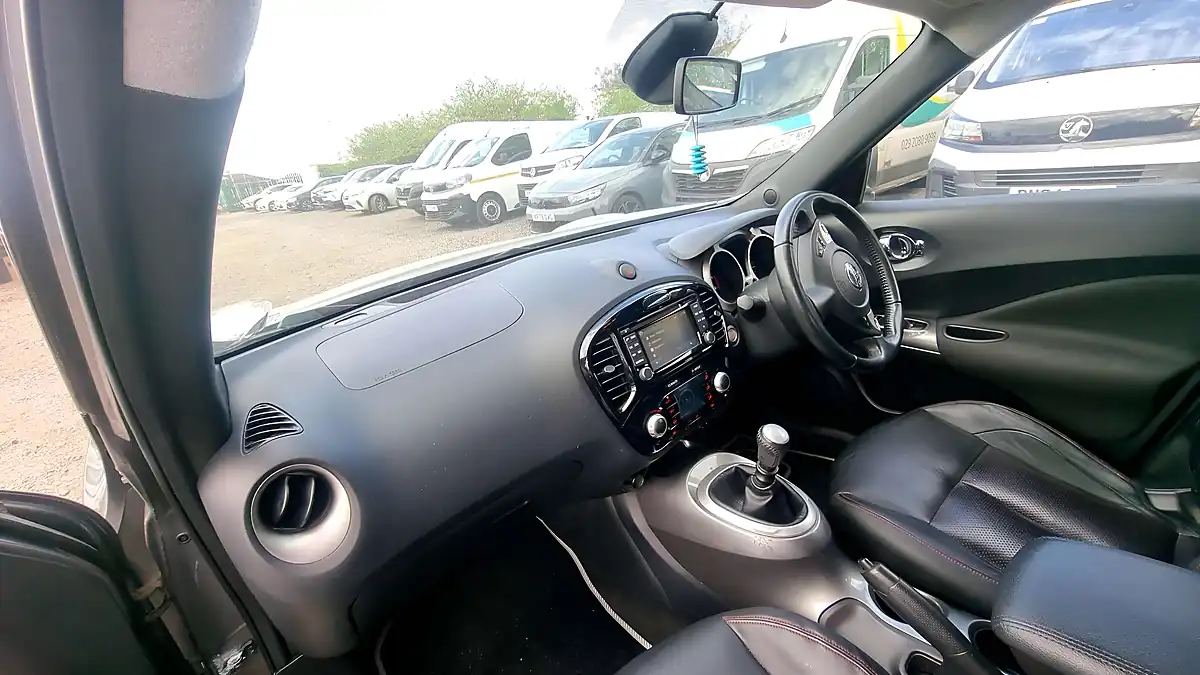 Used 2014 Nissan Juke Tekna Grey - Interior and Exterior details 6