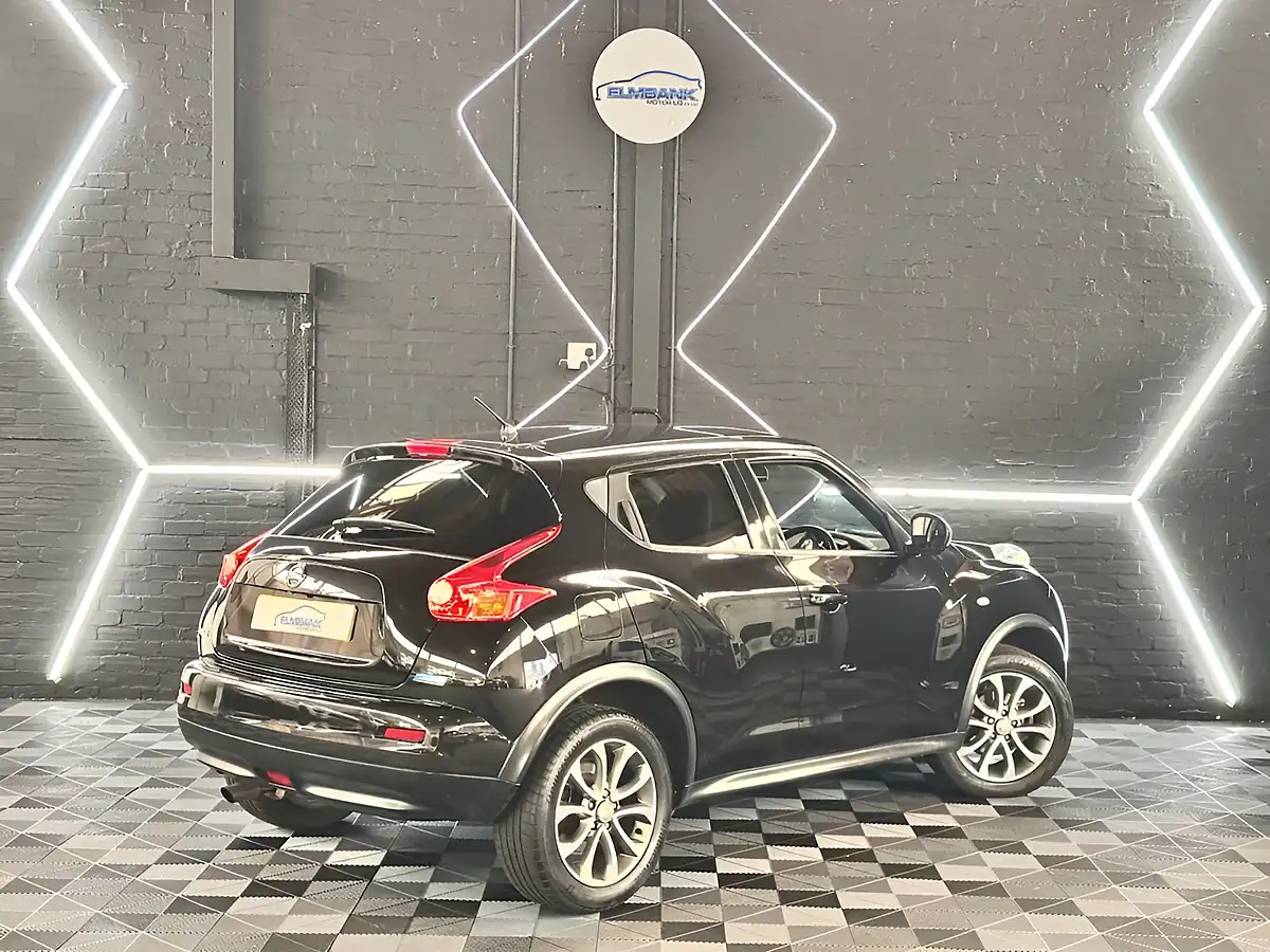 Used 2014 Nissan Juke Tekna Pearl Black - Interior and Exterior details 12