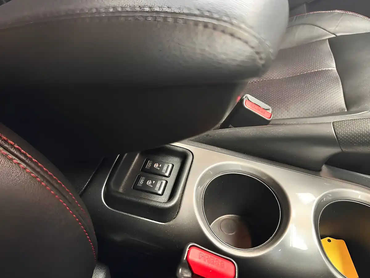 Used 2014 Nissan Juke Tekna Pearl Black - Interior and Exterior details 17