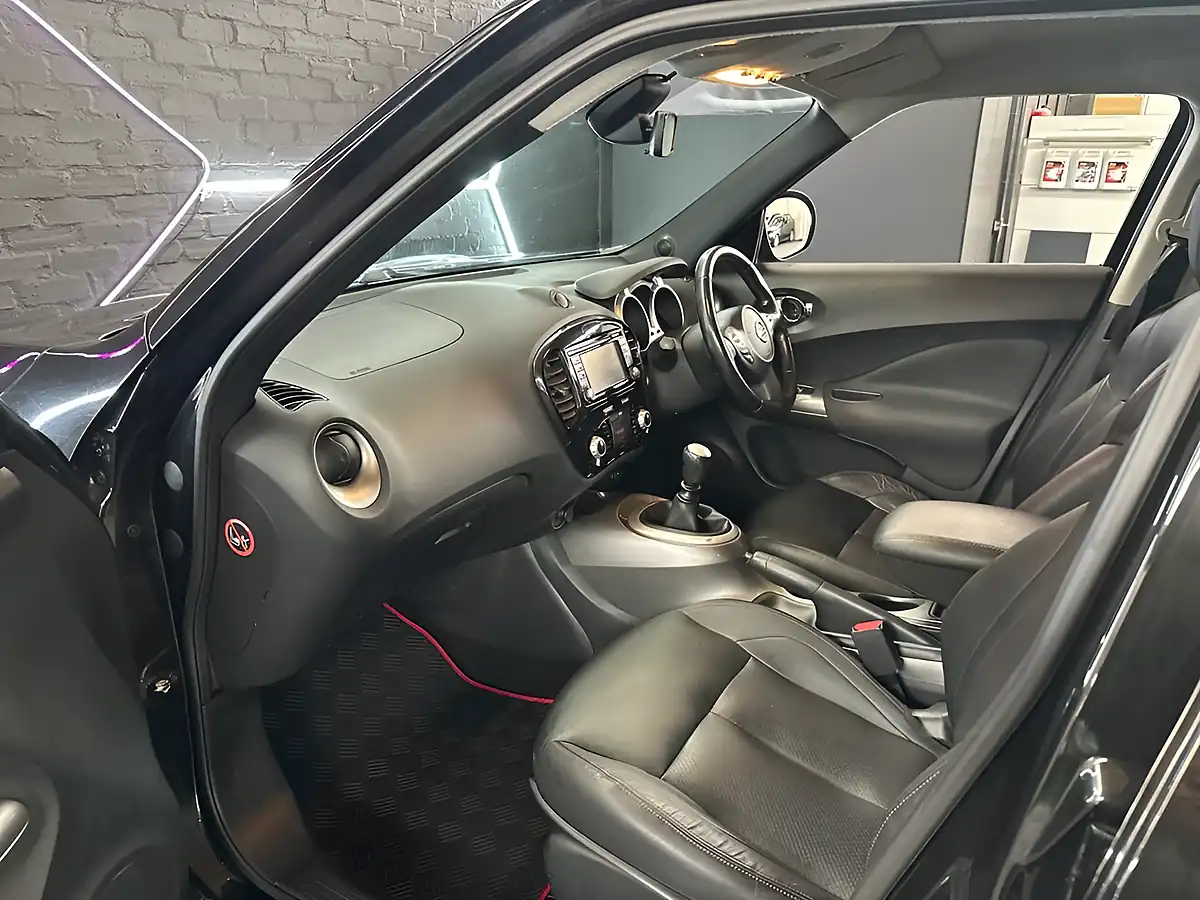 Used 2014 Nissan Juke Tekna Pearl Black - Interior and Exterior details 18