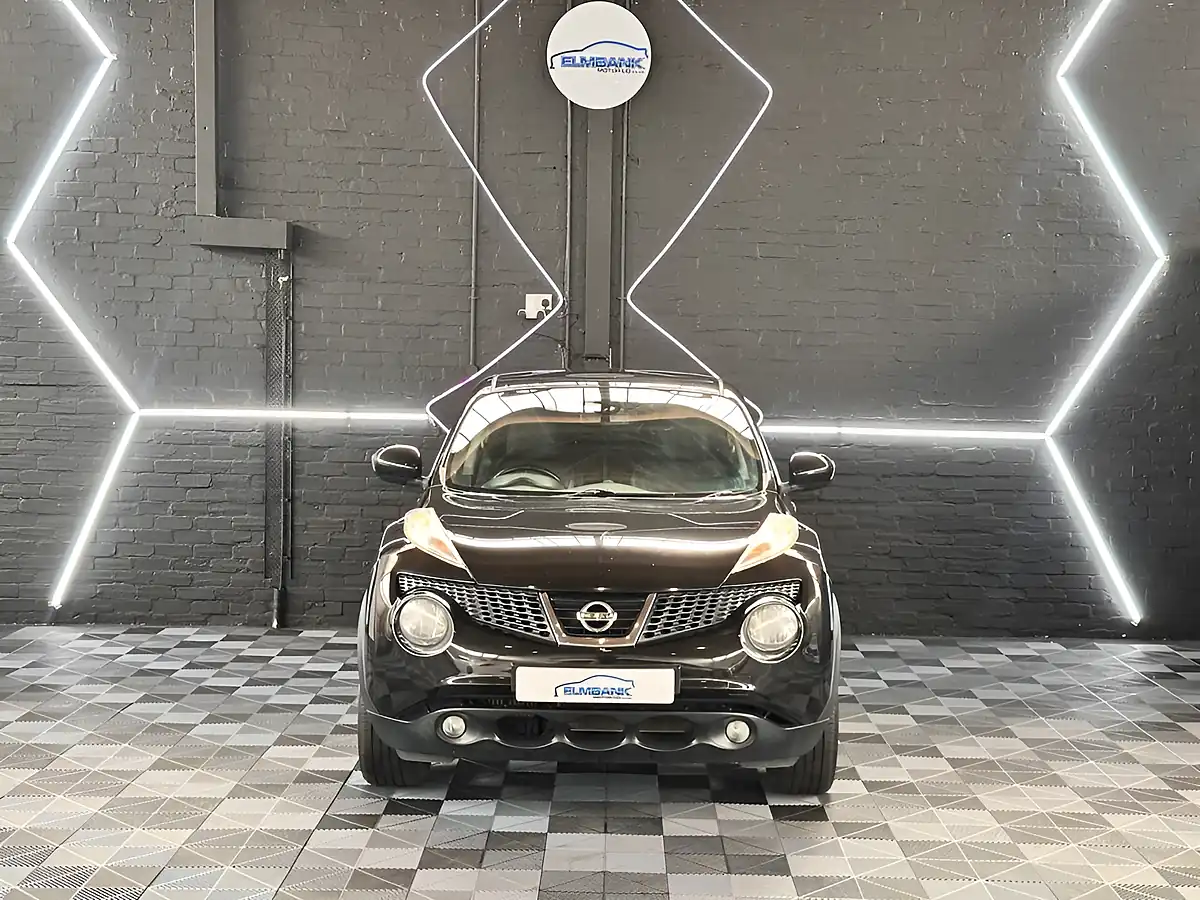 Used 2014 Nissan Juke Tekna Pearl Black - Interior and Exterior details 5