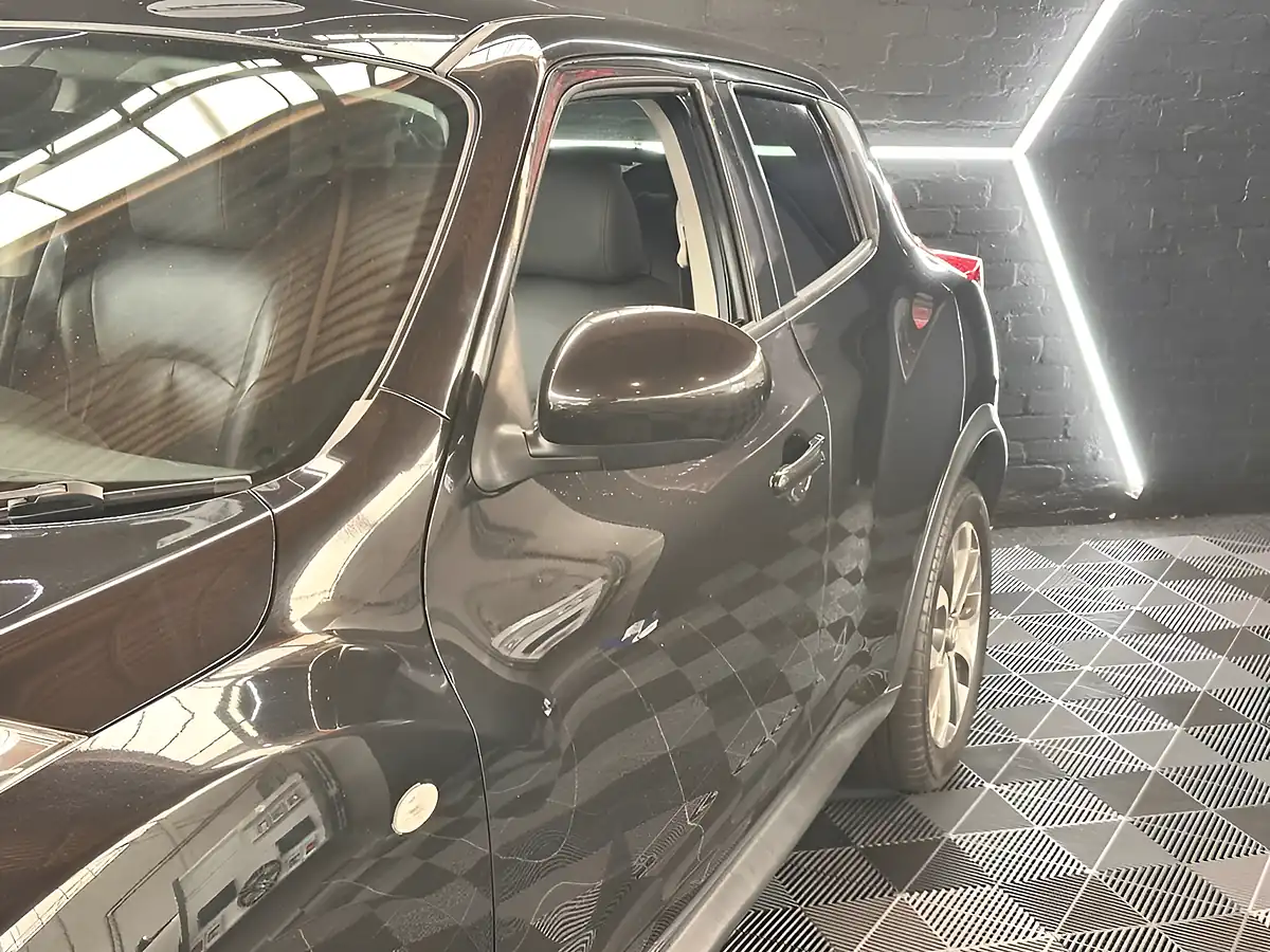 Used 2014 Nissan Juke Tekna Pearl Black - Interior and Exterior details 6