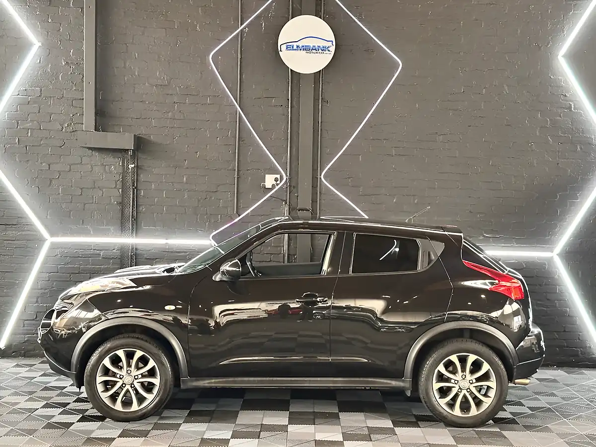 Used 2014 Nissan Juke Tekna Pearl Black - Interior and Exterior details 7