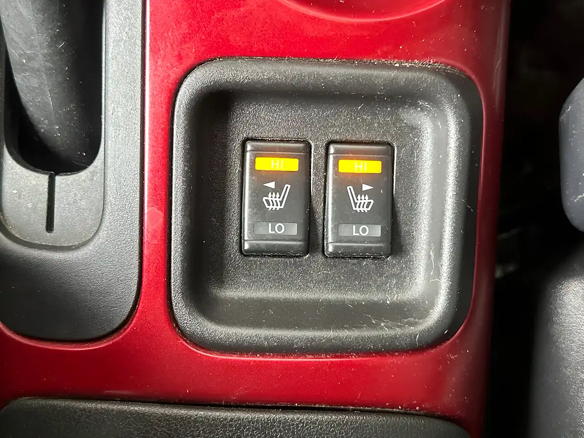 Used 2014 Nissan Juke Tekna Red - Interior and Exterior details 12