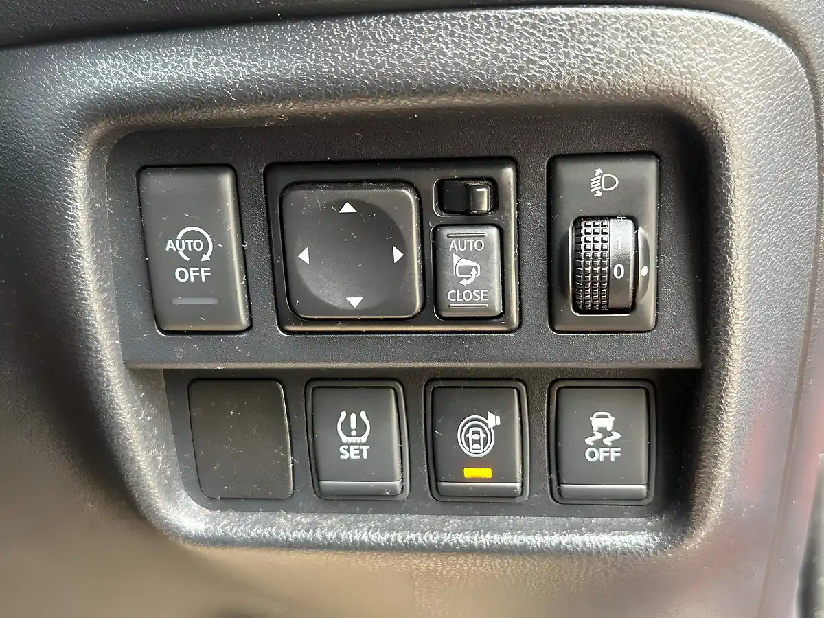 Used 2014 Nissan Juke Tekna Red - Interior and Exterior details 14