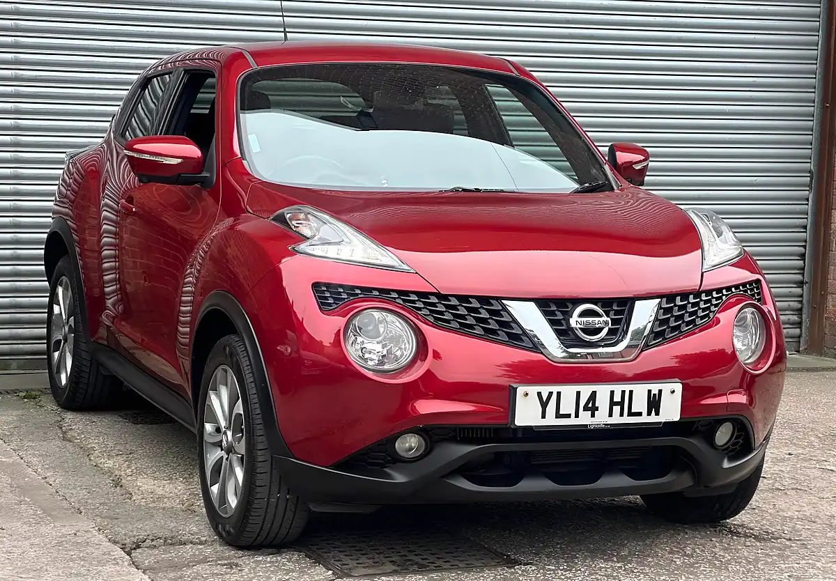 Used 2014 Nissan Juke Tekna Red - Interior and Exterior details 3