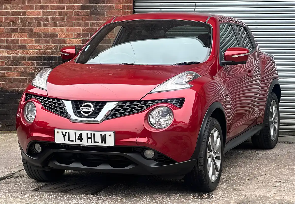 Used 2014 Nissan Juke Tekna Red - Interior and Exterior details 4