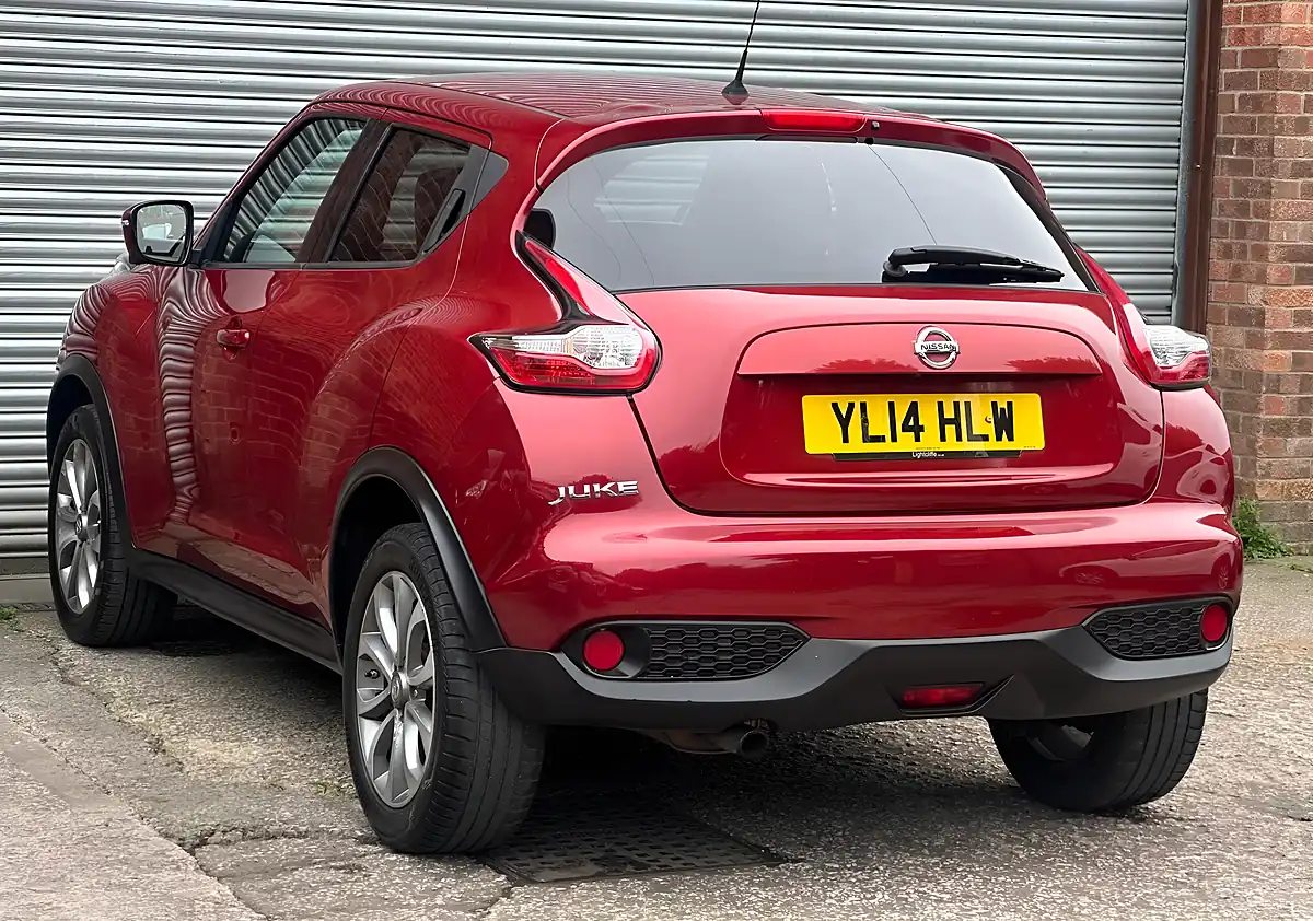 Used 2014 Nissan Juke Tekna Red - Interior and Exterior details 5