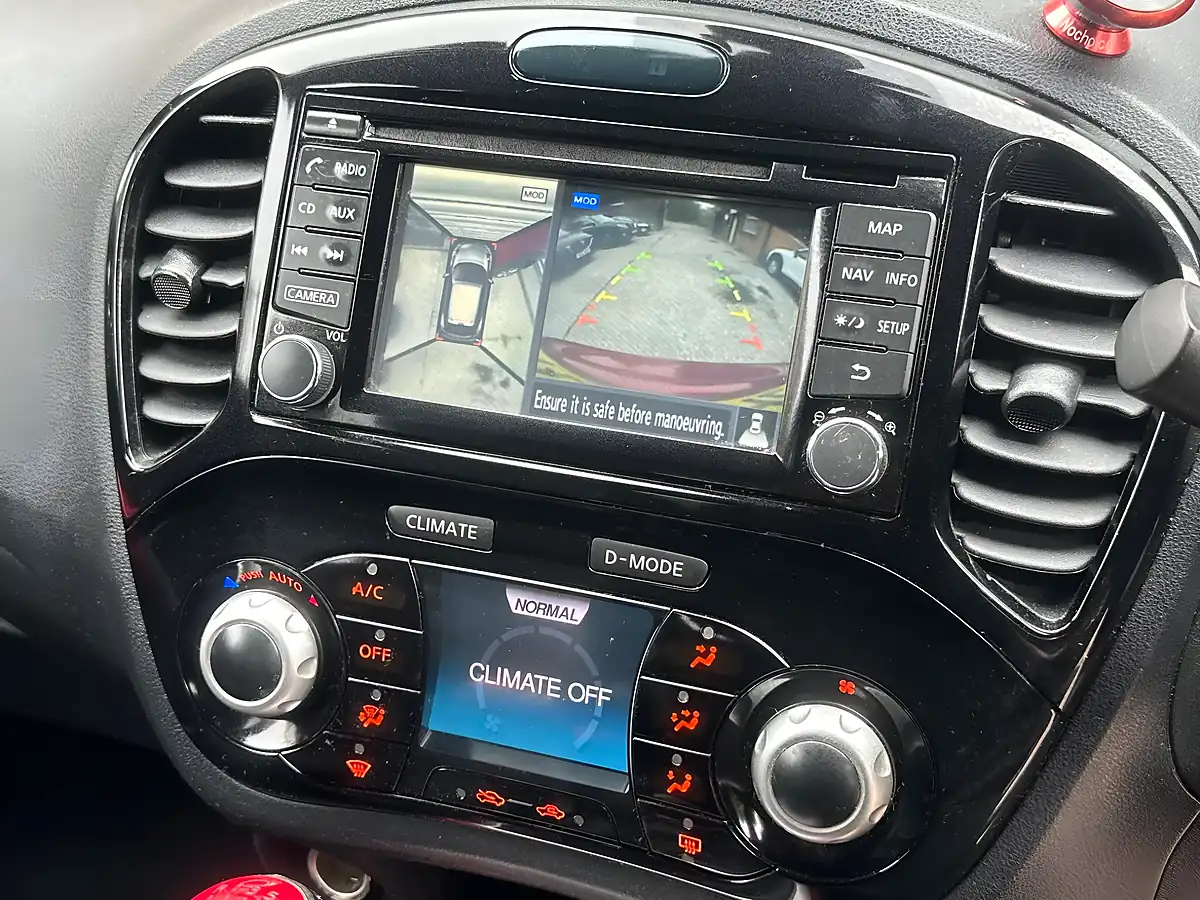 Used 2014 Nissan Juke Tekna Red - Interior and Exterior details 9