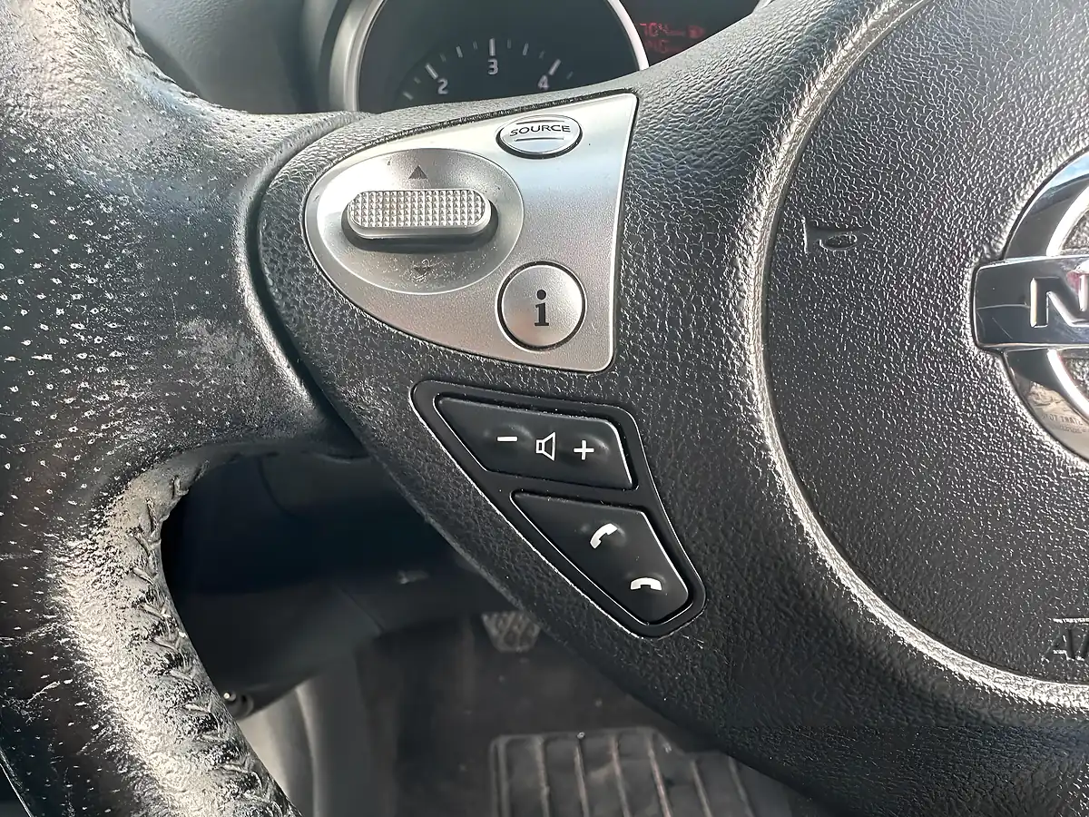 Used 2014 Nissan Juke Tekna Red - Interior and Exterior details 10